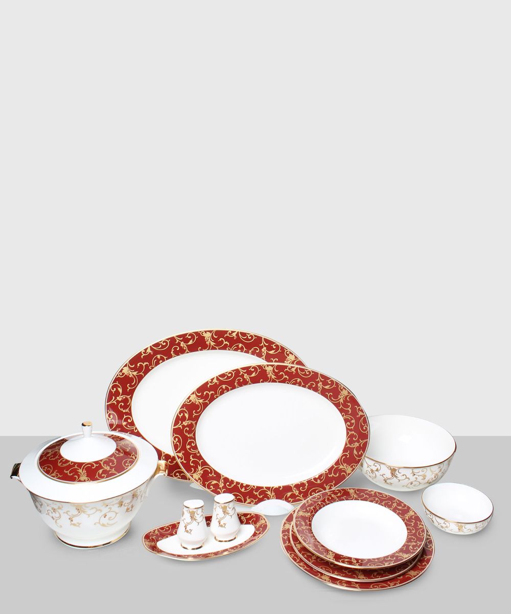 Printed dinner set in red and white 