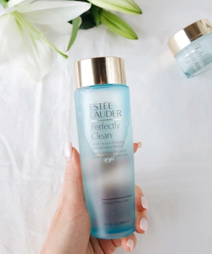 Aşındırıcı effektli Perfectly Clean Multi-Action Toning Lotion/Refiner