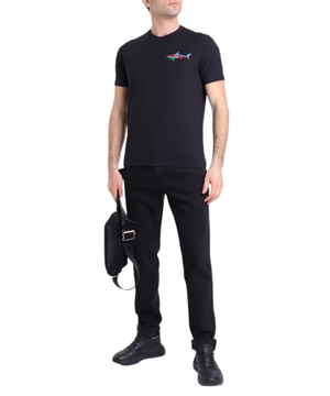 Qara rəngli applikasiyalı dizaynla t-shirt