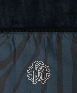 Синее полотенце с логотипом