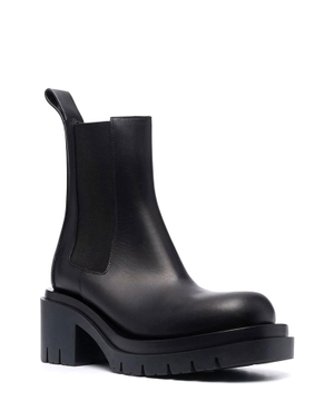 Elastic details chelsea boots in black