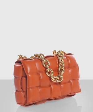 "Chain Cassette" shoulder bag in orange