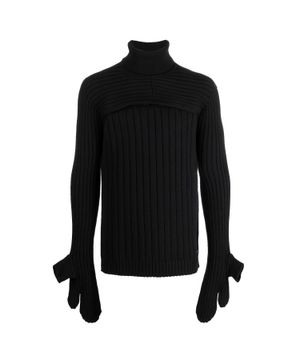 Turtle neck sweater in black