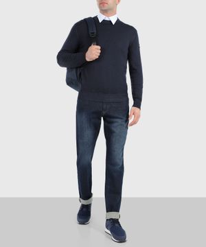 Blue jumper with round neck