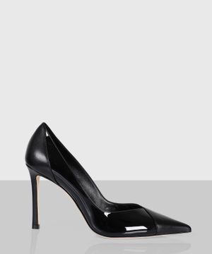 Patent leather pumps in black