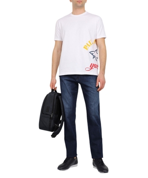 Ağ rəngli loqo printli t-shirt