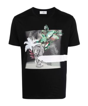 Short sleeve black t-shirt with print