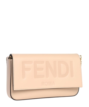 Logo detail clutch