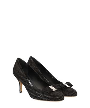 Pumps with bow detail