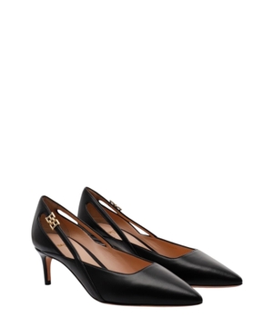 Elsa logo detail pumps