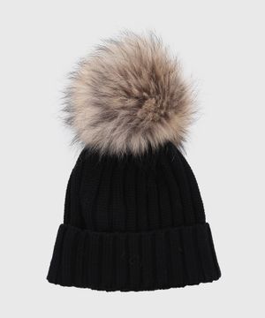 Ribbed-knit hat with a pompom detail