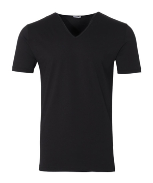 V-yaxalı t-shirt