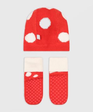 Knitted socks and hat