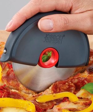 Pizza cutter