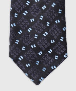 Patterned tie