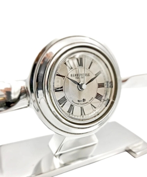 Propeller table clock