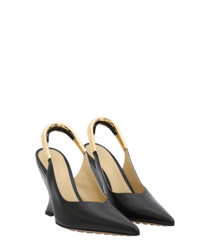 Gold-tone metal detail pumps