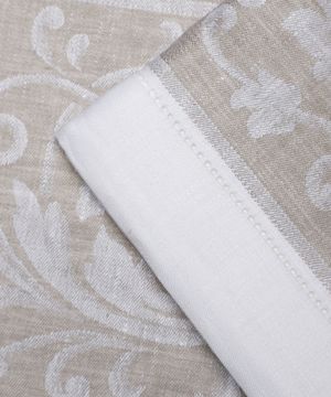 Tablecloth with pattern print