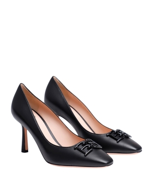 Logo detail pumps