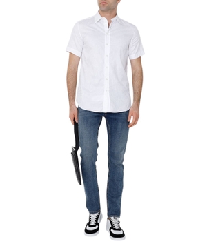 Short sleeve shirt with classic collar