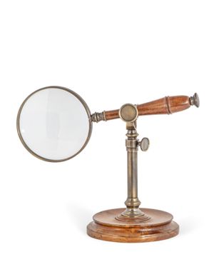 Magnifying glass with stand