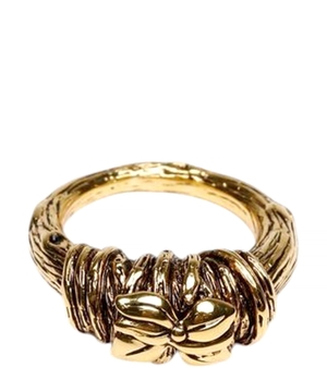 Ring with bow detail