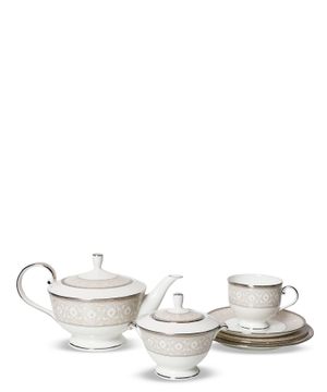Tea and dinner service for 12 persons