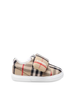 Striped logo detail sneakers