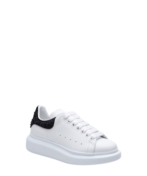 Beads trim sneakers