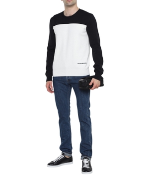 Round neck jumper with long sleeves