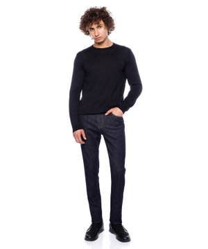 Round neck sweater with long sleeves