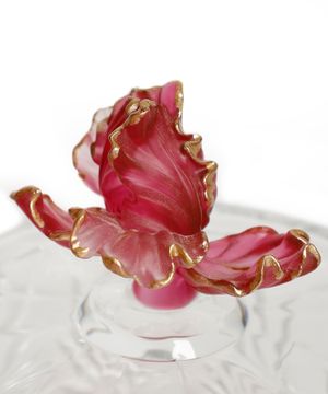 Serving dish with flower