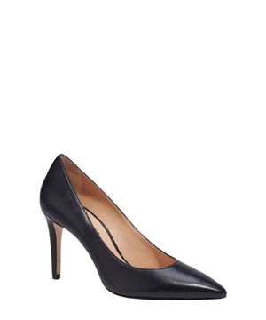 Leather pumps with logo detail