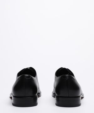 Lace-up leather derby shoes