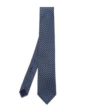 Tie with pattern design