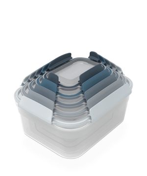 Set of food containers