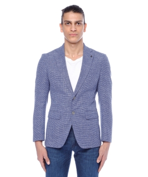 Long sleeve blazer with button fastening