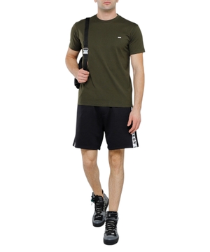 Shorts with elastic waist