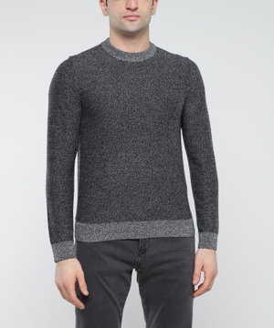 Round neck jumper with long sleeves