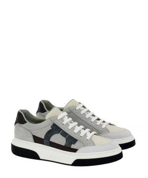 Low cut sneaker with Gancini outline