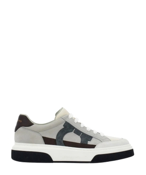 Low cut sneaker with Gancini outline