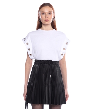 Short sleeve T-shirt with eyelets