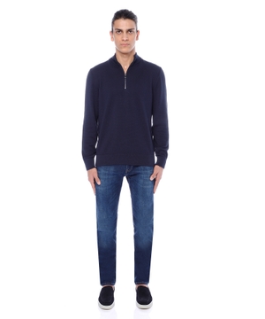 Long sleeve sweater with zip fastening