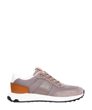 Lace up fastening sneakers