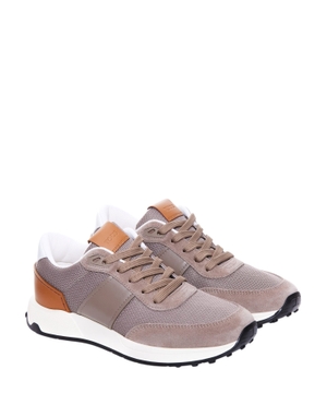 Lace up fastening sneakers