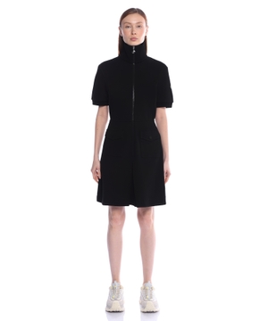 Short sleeve dress with zip fastening