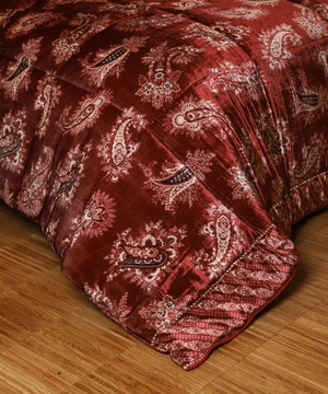 Quilted bedcover with pattern