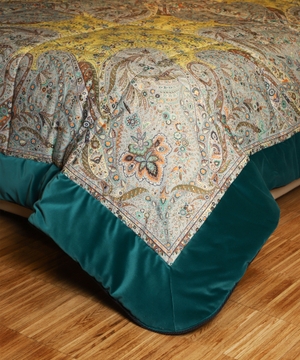 Quilted bedcover with pattern