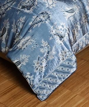 Print quilted bedcover