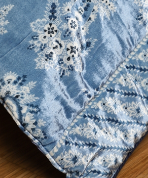 Print quilted bedcover
